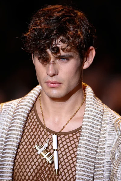 Look 18